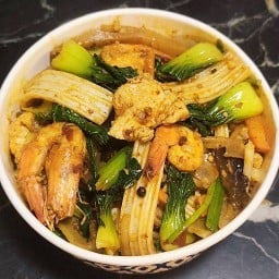 ยำหม่าล่าเส้นผักรวมรถเด็ด ผัดไทย หอยทอดเตี๋ยวคั่วไก่ สุกี้แห้ง ร้านตรังค์ 789