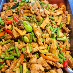 ผัดพริกแกงหมูใส่หน่อไม้ สะตอ