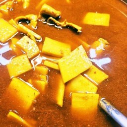 แกงส้มปลาใส่ยอดมะพร้าว (แกงใต้)