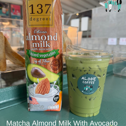 Matcha Almond Milk With Avocado ( 16 ออนซ์ )
