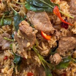 ข้าวคลุกกระเพราหมูชิ้น