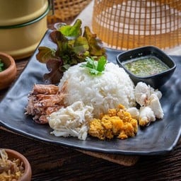 อั๋น เกี๊ยวปลา  หมู่บ้านสินธารา