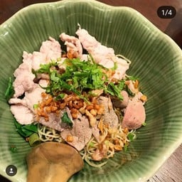 E9. แซ่บแห้งหมูสด ใส่ตับ