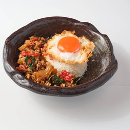 K2 ข้าวกะเพราหมูคุโรบุตะสับ-เอ็นหมูตุ๋น