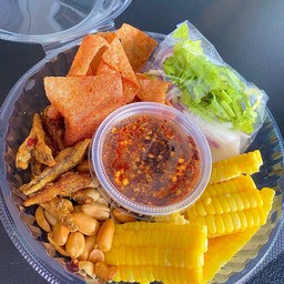 ยำข้าวโพดสามกรอบ