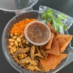 ยำสามกรอบทรงเครื่อง