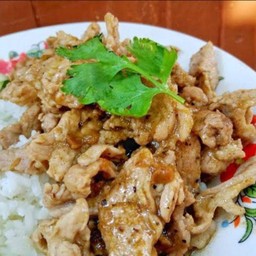ข้าวหมูกระเทียม