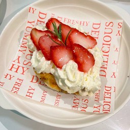 ครอฟเฟิลวิปครีมสตอเบอรี่สด