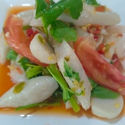 ยำลูกชิ้นปลา