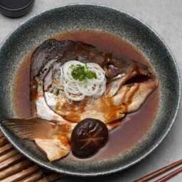 หัวปลาแซลมอนต้มซีอิ๊ว