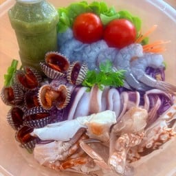 ยำรวมมิตร4สหาย  กุ้ง หอยแครง  ปูม้า  หมึก