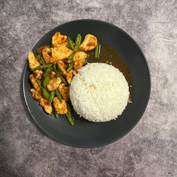 ข้าวไก่ผัดพริกแกง