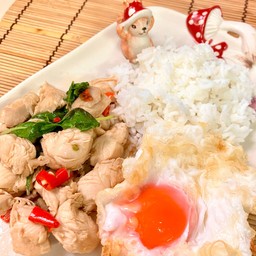 ข้าวกะเพราไก่ไข่ดาว