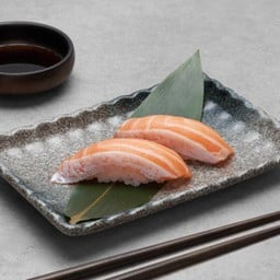 ซูชิท้องปลาแซลมอน (2 คำ)