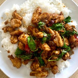 ข้าวผัดกระเพราไก่