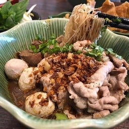 E1. น้ำตกหมูสด