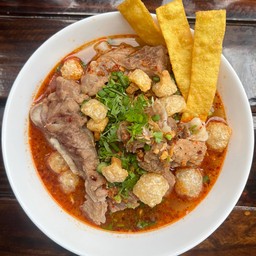 ก๋วยเตี๋ยวเล้งต้มยำกากหมู