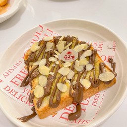 ปังปิ้งนูเทล่าอัลมอนด์