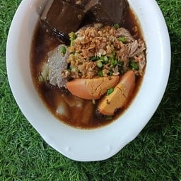 ก๋วยเตี๋ยวเรือชามเปลตลาดร่มไม้ชายน้ำ