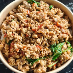 กระเพราหมูสับ