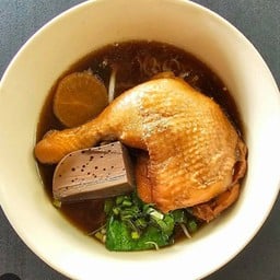 ก๋วยเตี๋ยวไก่ยกสะโพก