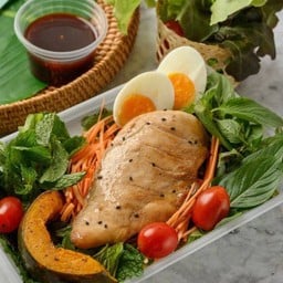 Roasted Chicken Salad with Grandma's Dressing (สเต๊กอกไก่สูตรคุณยาย 70 ปี)