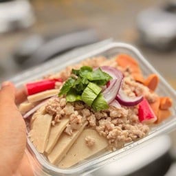 ครัวน้องคริสตัล (ยำโคตรหมู)🐽