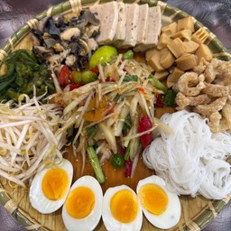 ผัดกระเพราหมู ราดข้าว