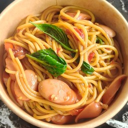 สปาเก็ตตี้ขี้เมาไส้กรอกหนังกรอบรมควัน