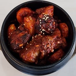 Spicy Galbi-jim w/ Gochujang sauce (คัลบีจิม-ซี่โครงหมูตุ๋น ซอสโคชูจัง)