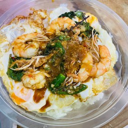 [เซตสุดฮิต] ข้าวไข่ดาวแฝด กุ้งผัดกระเพรา + ชาเขียว พร้อมน้ำแข็ง