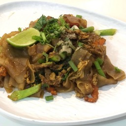 ก๋วยเตี๋ยวผัดซีอิ้วเนื้อ