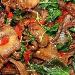 ข้าวหน้ากะเพราหมูสามชั้น+ไข่เป็ดดาว