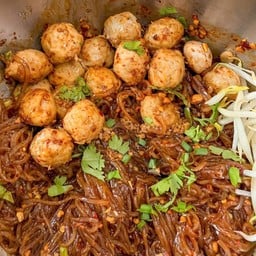 ก๋วยเตี๋ยวแห้งคลุกซิ่ง (ครัวรื่นฤดีจัง)