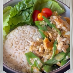 ข้าวกระเจี๊ยบผัดใส่ไข่ 秋葵炒飯配蛋 / オクラと卵のチャーハン