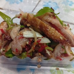 ยำคอหมูย่าง