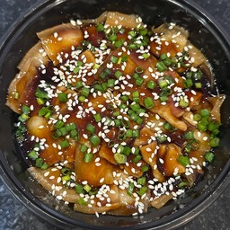 ข้าวหน้าหมูสามชั้นสไลด์ ซอสเทอริยากิฉ่ำๆ