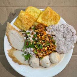 ก๋วยเตี๋ยวหมูต้มยำแห้ง