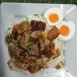 หมูกรอบทอดน้ำปลาไข่เค็ม