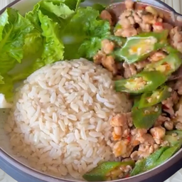 ข้าวกระเจี๊ยบผัดใส่หมูสับ 豬肉末炒秋葵 / オクラと豚ひき肉の炒め物