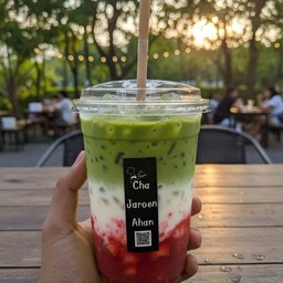 ชาเขียวนมสดสตอเบอรี่