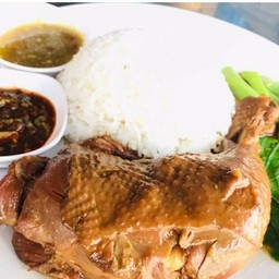 ข้าวสะโพกไก่ตุ๋น