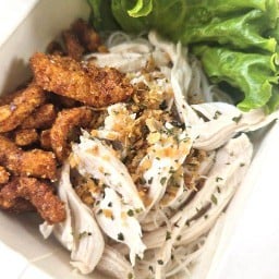 I Vorn หมี่ไก่ฉีก เจริญกรุง