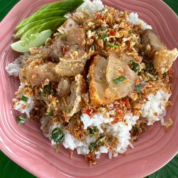 หมูกรอบ คั่วพริกเกลือ ราดข้าว