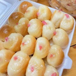 ขนมปังแลบลิ้นครูต้อย  ราม186 ปรีชา9 มีนบุรี