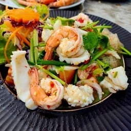 แม่พูลข้าวต้มโต้รุ่งอาหารตามสั่ง อาหารอีสาน