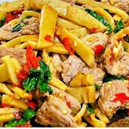 ผัดหน่อไม้สดใส่ไก่+ข้าว