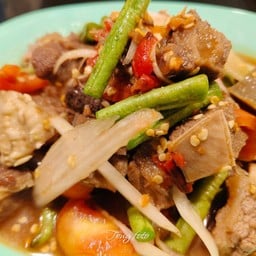 นัวร์ สตอรี่