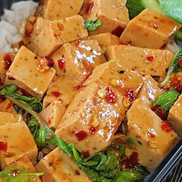 ข้าวกระเพราหมูยอ