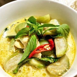 แกงเขียวหวานไก่(กับข้าว) Chicken green curry